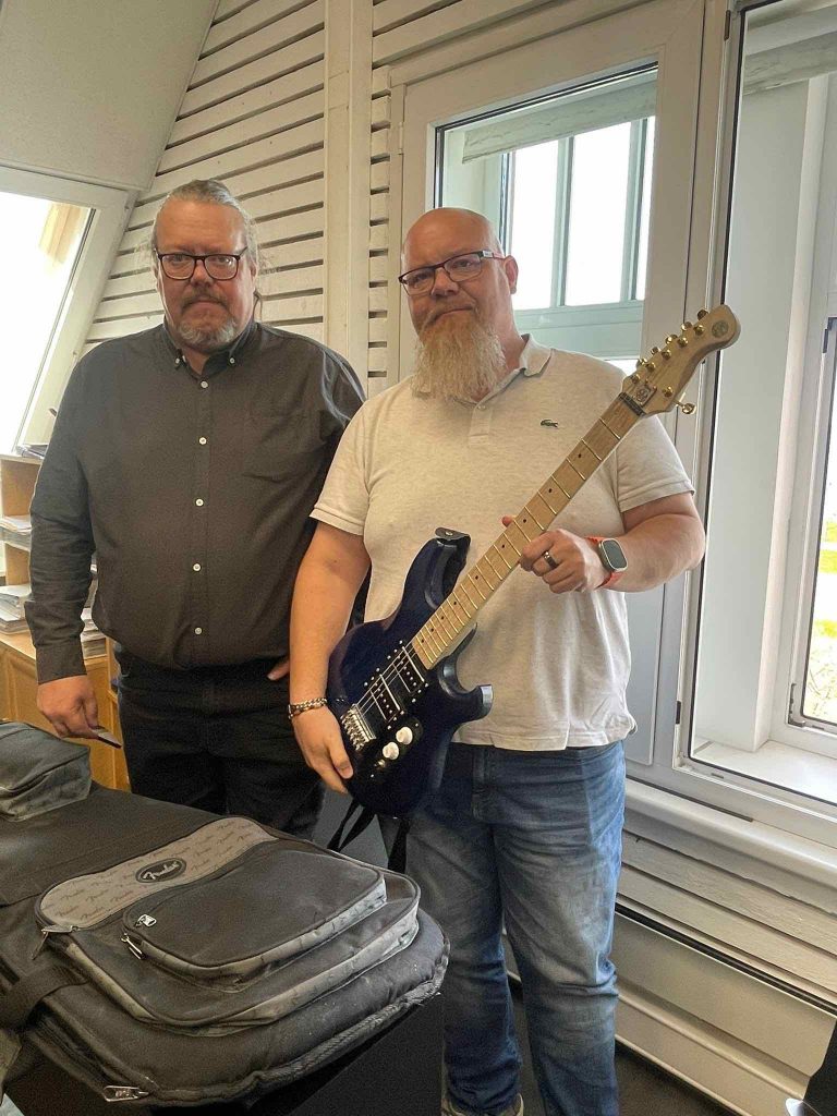 ApiKain Api ja Kaitsu ennen kitaran luovutusta